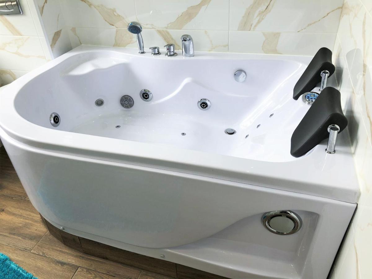 Kaliny Apartamenty Wanny Z Hydromasazem Chorzów Εξωτερικό φωτογραφία